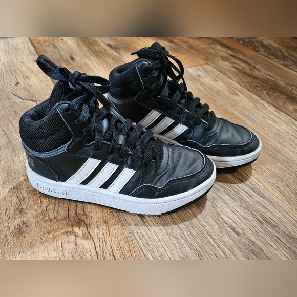 Boys Adidas High Top Sneakers size 13K - Picture 1 of 8